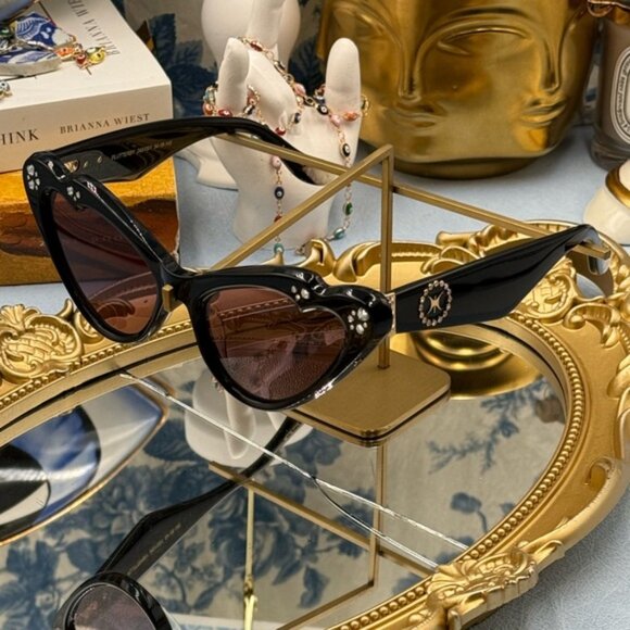 🆕 CAMILLA 🧿 NWOT Flutterby Sunglasses, Black Acetate & Dark Pink Lens - Picture 11 of 16